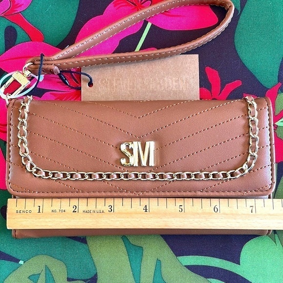 Brand New Steve Madden Cruz Cognac Trifold Snap Wristlet Wallet Gold Tone Chain - Picture 6 of 16